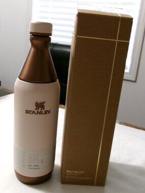 NEW IN BOX  STANLEY 20 OZ. Slim Bottle Gilded Sugar